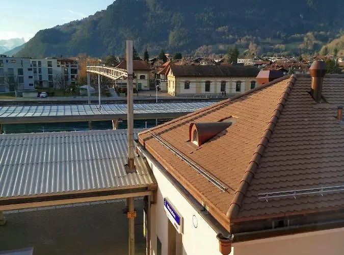 因特拉肯市中心旅舍 旅馆 *