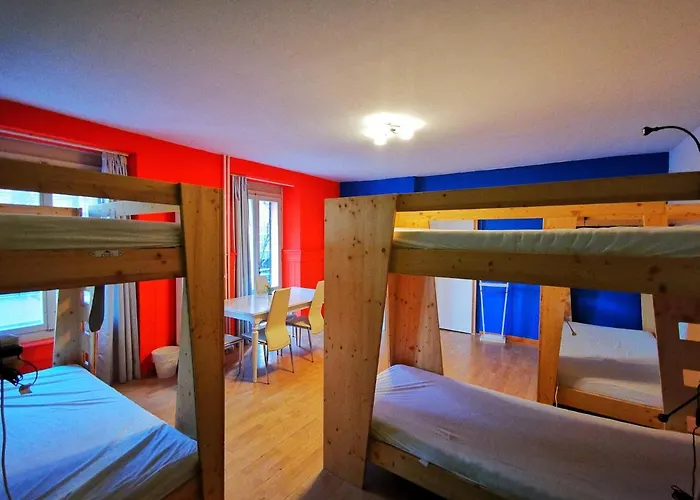 旅馆 因特拉肯市中心旅舍 *