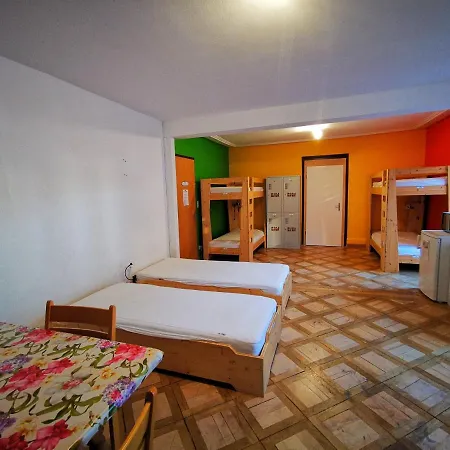 Downtown Hostel *